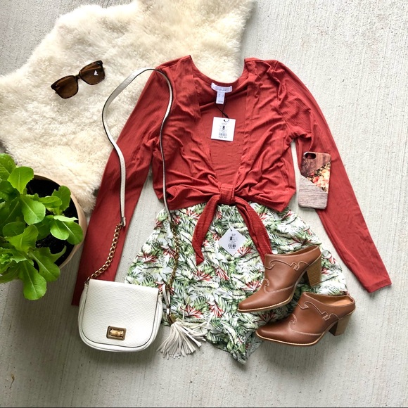 ReVamped Burnt Red Stretchy Tie Top size Medium Polyester Spandex Blend Crop Top - Picture 2 of 16